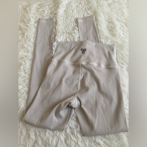 Aritzia TNA Ribbed  Legging - Picture 3 of 9
